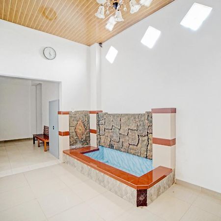 Oyo 90387 Sepakat Guest House Medan Exterior foto
