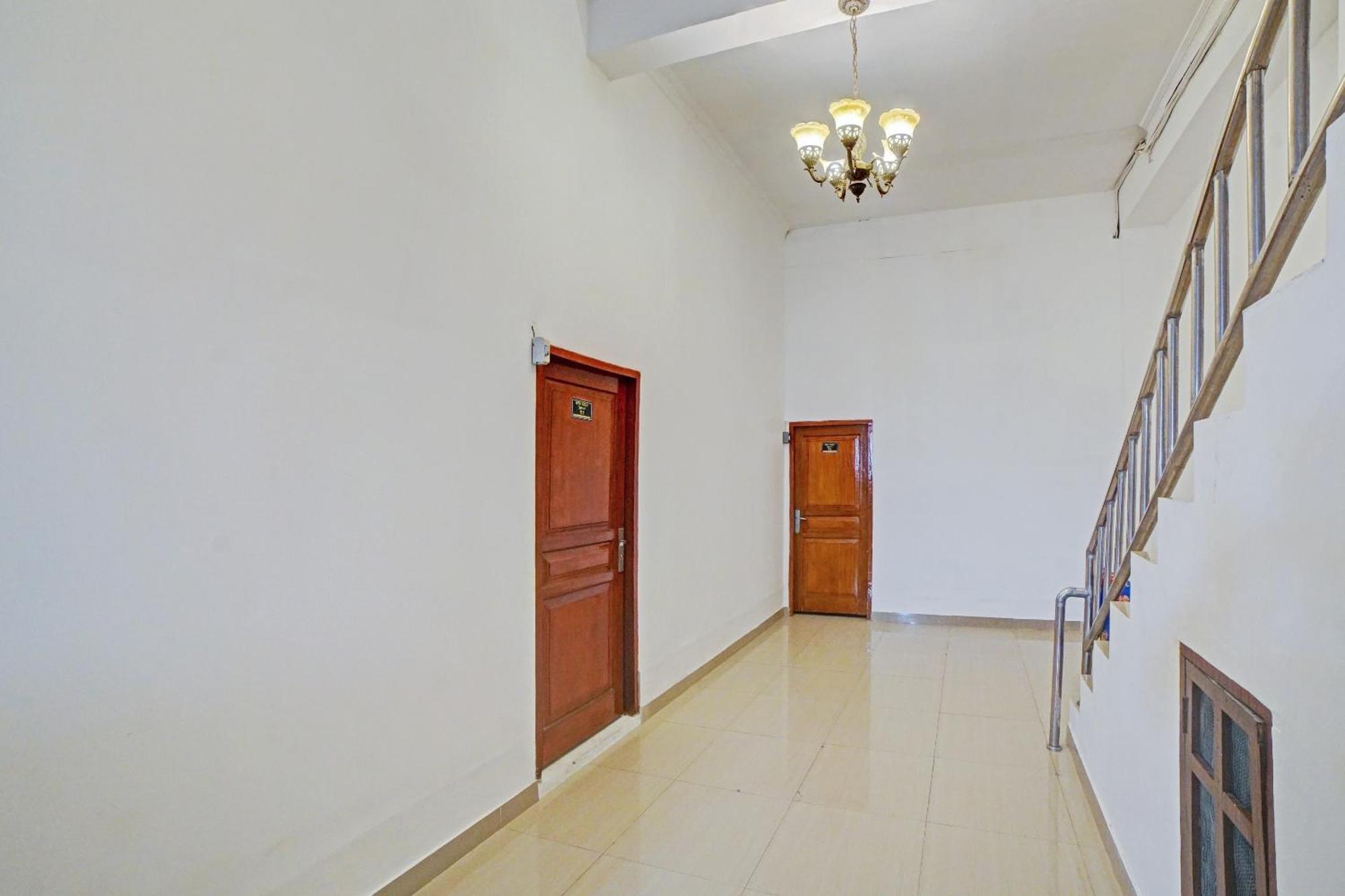 Oyo 90387 Sepakat Guest House Medan Exterior foto