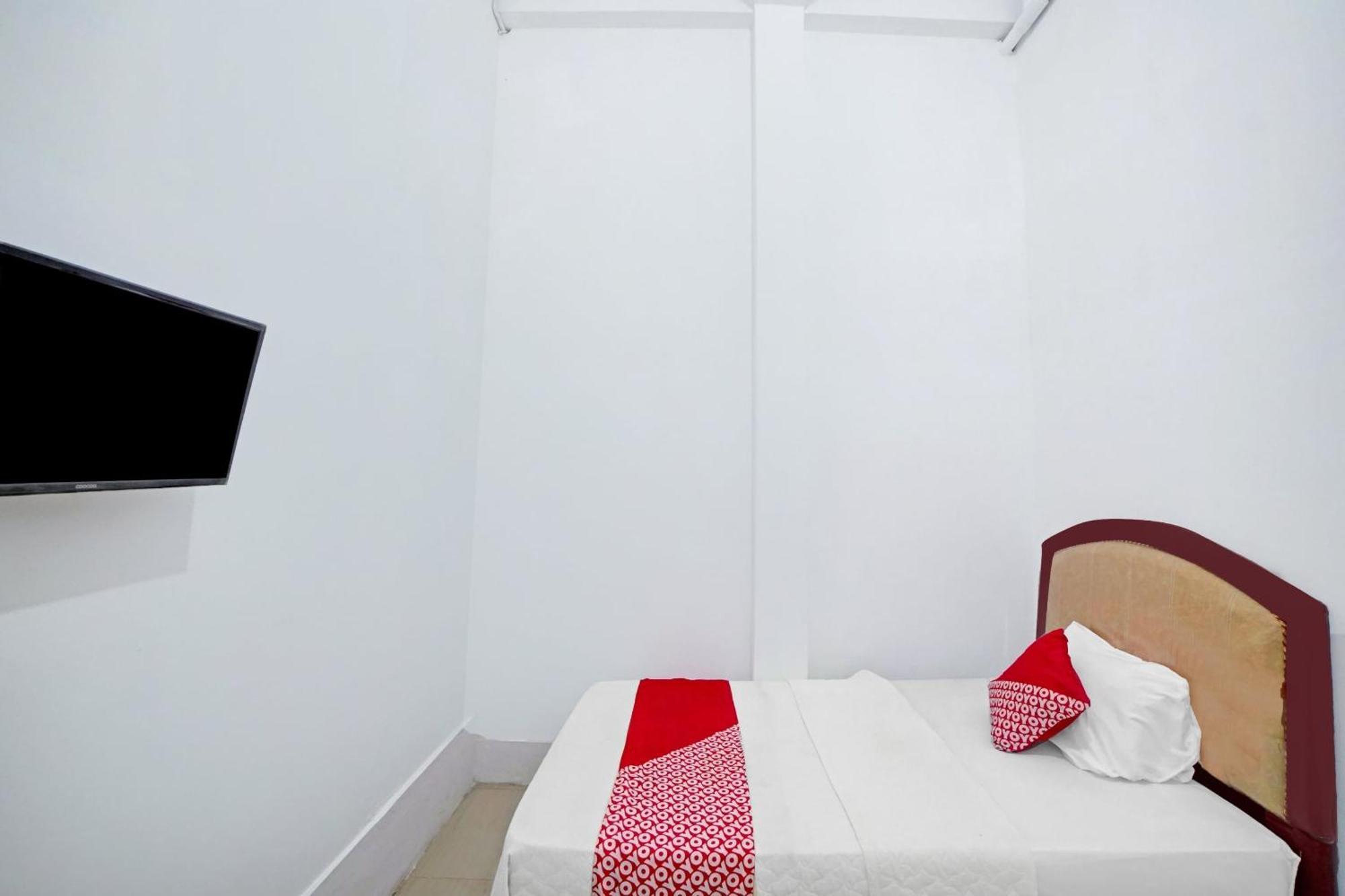 Oyo 90387 Sepakat Guest House Medan Exterior foto
