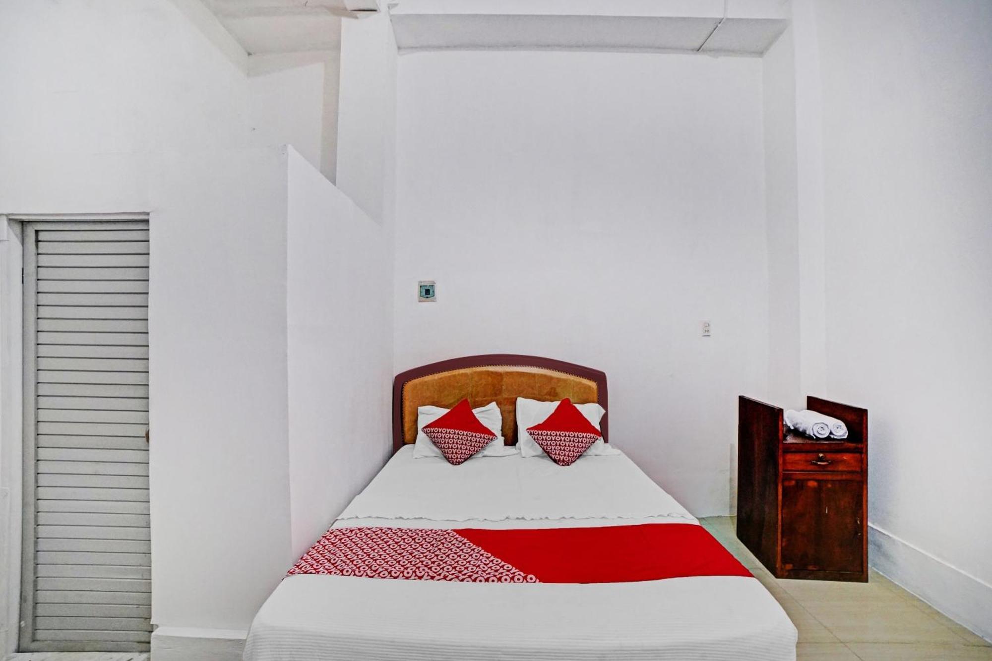 Oyo 90387 Sepakat Guest House Medan Exterior foto