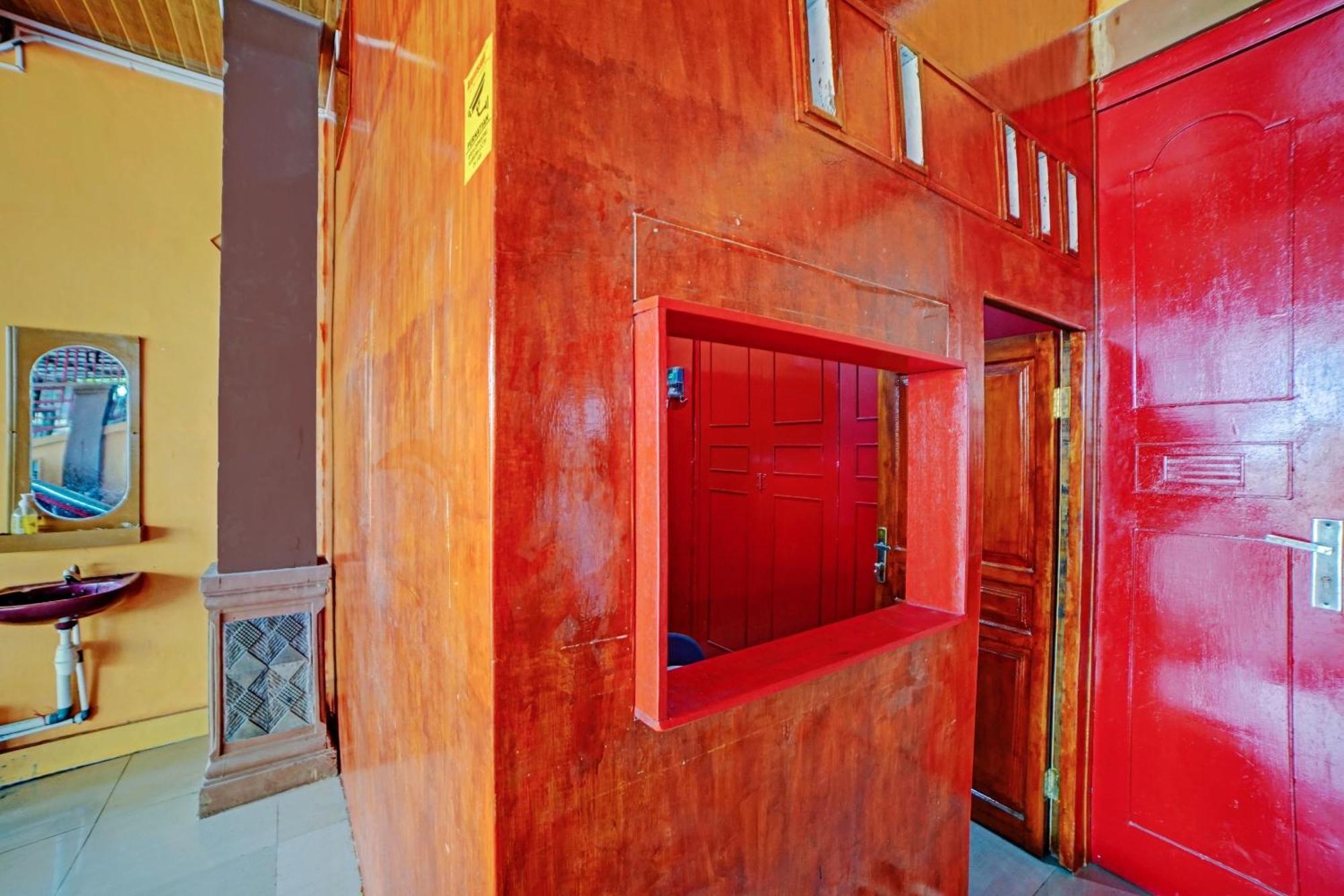 Oyo 90387 Sepakat Guest House Medan Exterior foto