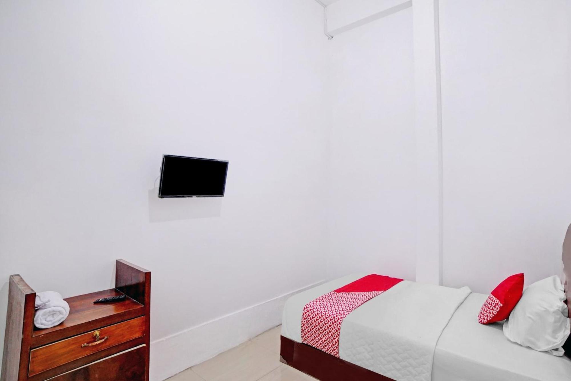 Oyo 90387 Sepakat Guest House Medan Exterior foto