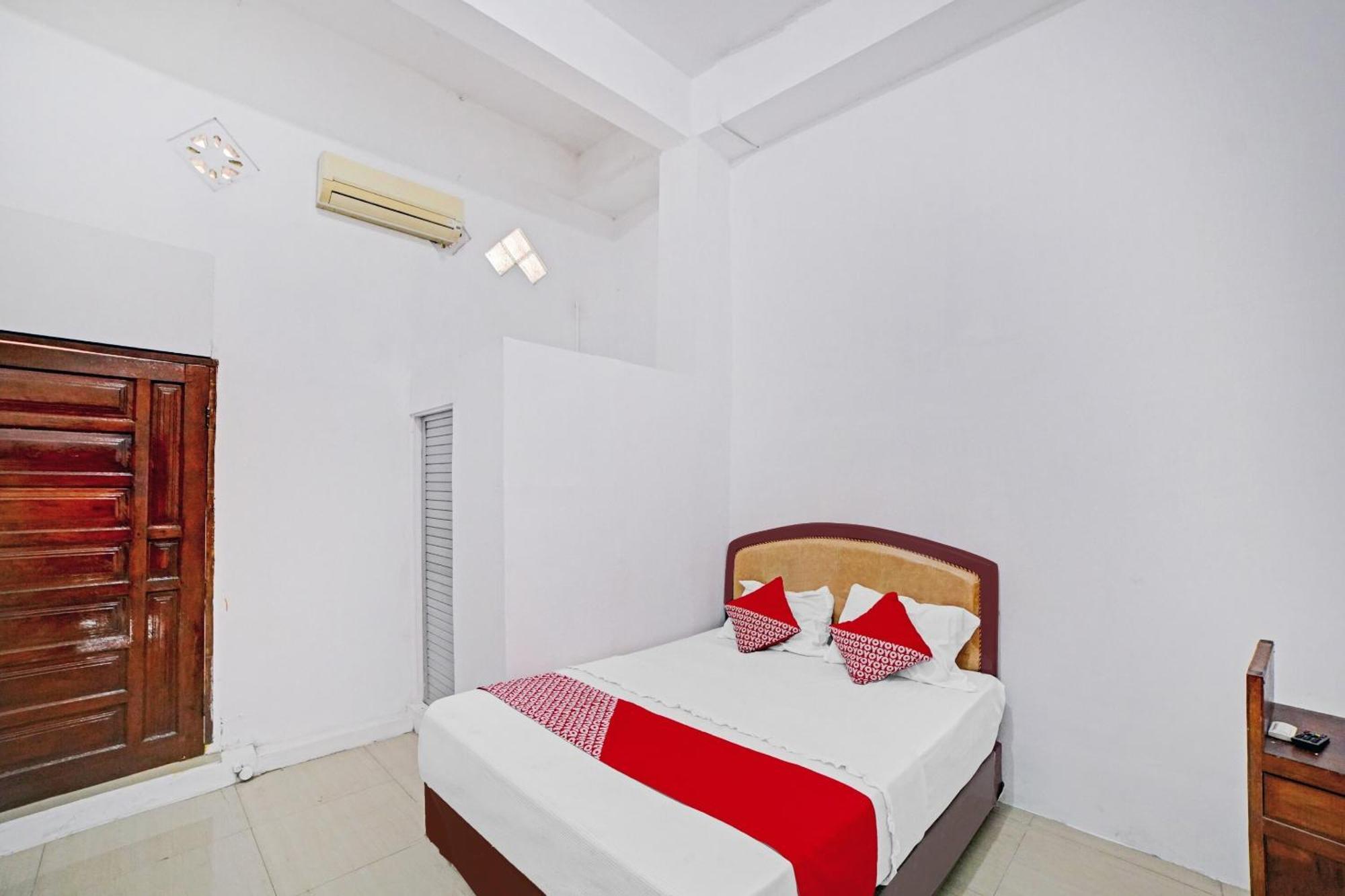 Oyo 90387 Sepakat Guest House Medan Exterior foto