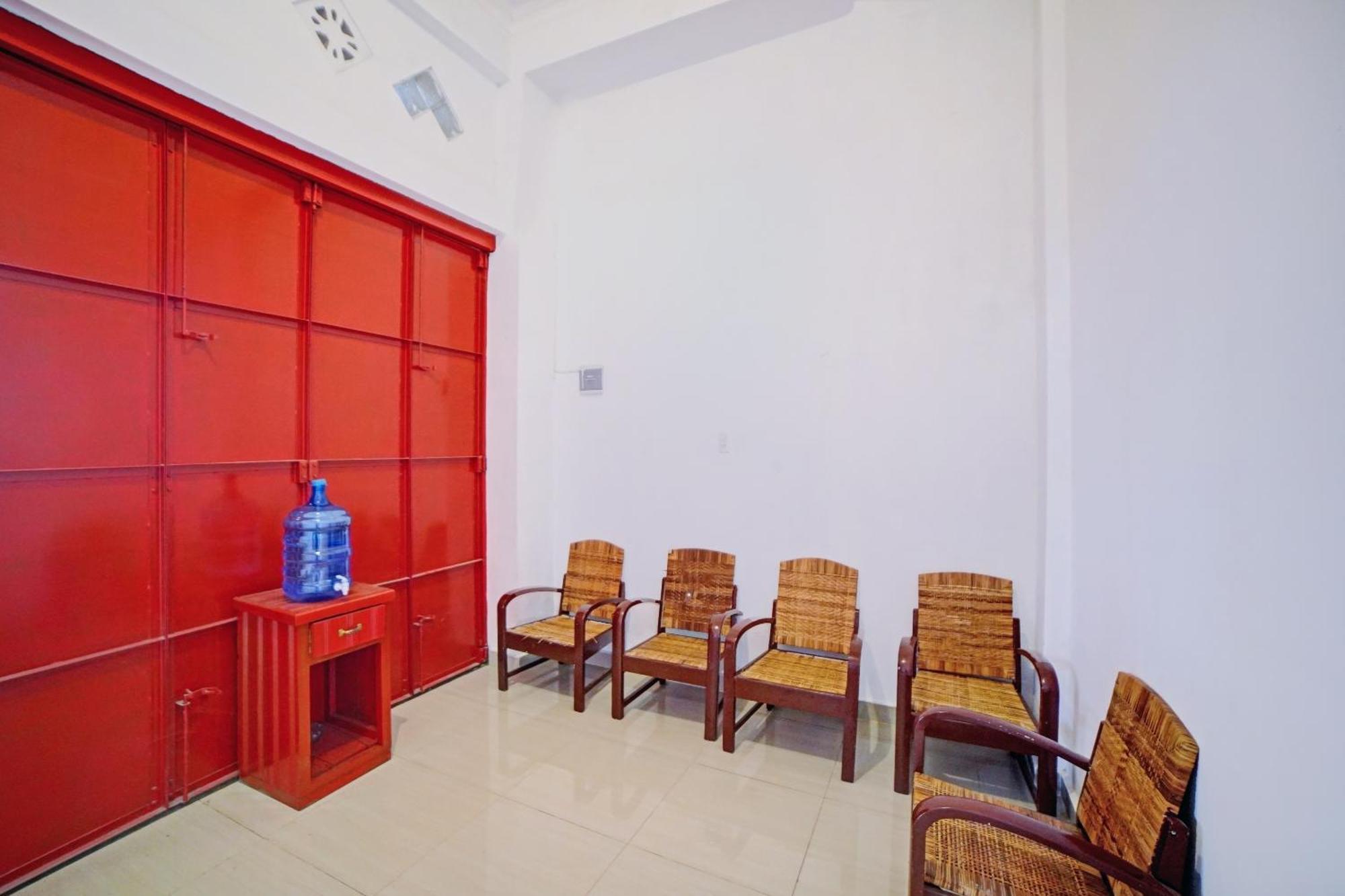 Oyo 90387 Sepakat Guest House Medan Exterior foto